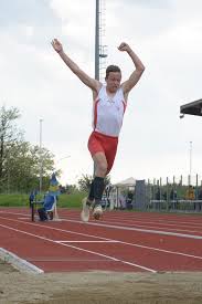 Quindi vedremo gli obiettivi e i mezzi di allenamento in generale per il salto in lungo. Atletica Leggera Luca Mondini Vola A 7 07 Nel Lungo La Voce Di Mantova