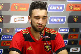 Leo ortiz began his career a few years ago and soon stared playing in clubs and parties. Mais Novo Dos Zagueiros Do Elenco Sport Leo Ortiz Ve Saida De Bola Como Diferencial Superesportes