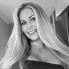 Iris Larsen's Instagram, Twitter & Facebook