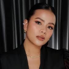 Cindy Bracero's Instagram, Twitter & Facebook