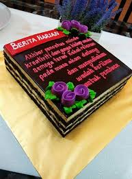 Selain dari kek red velvet, hashida juga menempah sebanyak 50 biji cupcake di mana saya mencadangkan moist chocolate cupcakes kerana kanak kanak pasti menggemari kek coklat. Resepi Buttercream Tulisan Dan Tips Page Deko Deko Kek Facebook