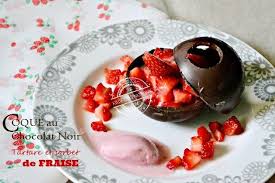 Coque Chocolat Sphere Chocolat Noir Ou Blanc Aux Fraises Sphere Chocolat Demi Sphere Chocolat Glace Au Chocolat