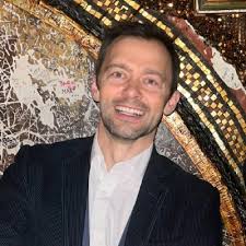 She came to the UK as an immigrant... got bullied for being  different...suffered with low confidence, low self esteem and  depression...took a brave step to build her confidence ❤️ and she ends