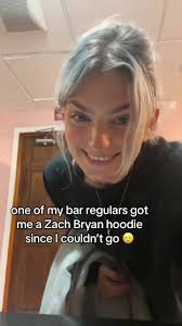 what a great treat off a clopen #fypage #fypシ゚viral #zachbryan  #zachbryanconcert #merch #trendin #trending #trendingsong #eagles  #philadelphiaeagles #bartender #bartendersoftiktok ...