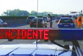 Traffico in tilt sul raccordo anulare. Grave Incidente Sul Gra Traffico Bloccato Tra Le Uscite Pontina E Laurentina