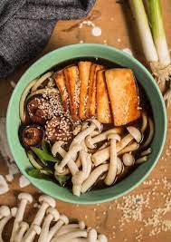 Edibility may be defined by criteria that include absence of poisonous effects on humans and desirable taste a. Mniumniu Kuchnia Roslinna Weganski Ramen Grzybowy Podawany Z Tofu I Grzybami Shimeji