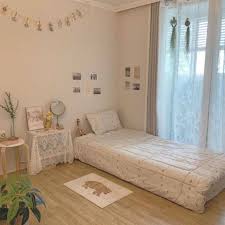 Dekoarasi kamar kost tidak terbatas dengan hiasan dinding dan perintilan yang bisa kamu simpan di atas meja. ð˜¶ð˜¸ð˜¶ð˜«ð˜¬ Ide Kamar Tidur Ide Dekorasi Kamar Ide Dekorasi Kamar Tidur