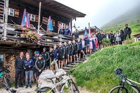 Wanderer, bergsteiger und urlauber aus der region berchtesgaden nächtigen im. Mountainbike Runde Uber Salzwand Zum Hugo Beck Haus