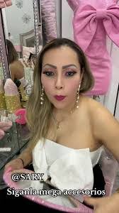 Daisy Vaz's Instagram, Twitter & Facebook