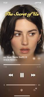 Gracie Abrams performs Let It Happen!