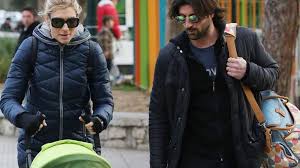 Λέει η ζέτα δούκα αναλυτικά: Zeta Doyka Mixalhs Xatzantwnas Bolta Sth Glyfada Me Thn Korh Toys Celebrities Eidhseis Yupiii Gr