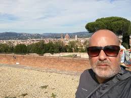 Another small souvenir which is very Italian are the little sweets from  Pastiglie Leone. They come in all kinds of flavours. I like the pink Viola.  Sometimes you also find them in