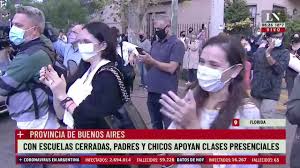 Chile, uruguay y argentina dan reapertura a colegios en medio de preocupación social por el regreso a clases presenciales. Vuelven Las Clases Presenciales En Ciudad Y Realizan Abrazos En Provincia De Buenos Aires Youtube