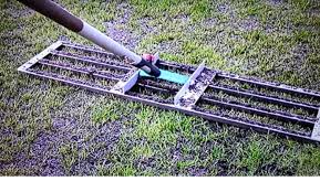 Gartenarbeit Wie Sie Mit Einer Selbst Gebauten Rasenrakel Ihren Rasen Schnell Und Einfach Fit Fur Gartenarbeit Rasen Terrasse Aus Paletten