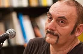 Muore per un malore sul palco il cantante Mango