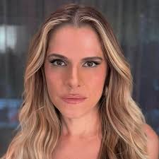 Ingrid Guimarães posta sua reação após vitória de Fernanda Souza no Globo  de Ouro.