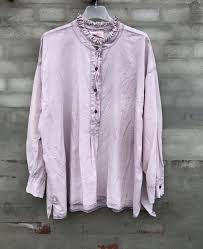 Med almindelig skjorte krave, knapper foran. Duckert Co Duckert Co Webshopping Cabana Living Skjorte Stylenummer Virginia Pink