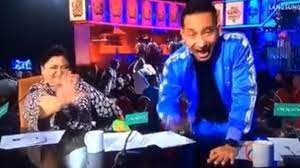 Dua kumpulan antaranya geng tenggiling taiko dan geng king musang melibatkan 16 peserta kini berentap di gelanggang lawak super spontan superstar 2017 pada setiap jumaat. Lawak Johan Jatuh Kerusi Ketika Live Super Spontan Xtravaganza Ssx Berita Steady