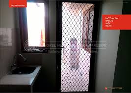 Masih dunia harga kali ini akan memaparkan ulasan mengenai daftar harga pintu kamar mandi alumunium terbaru 2016. Jual Aneka Pintu Aluminium Kaca Untuk Kantor Bank Sekolah Dan Rumah Di Kediri Bengkel Herlin Aluminium Kediri