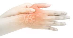 Avec l'utilisation accrue des mains, la douleur de l'arthrite augmente aussi et notamment, par exemple, si vous travaillez dans la cuisine ou tapez sur un clavier. Arthrose Du Pouce Causes Symptomes Et Traitement D Une Rhizarthrose Doctissimo