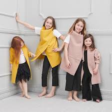 Ogni piccola principessa sogna di poter indossare gli abiti della sua mamma.ogni mamma vuole di vestire la sua piccola principessa come una sua dolcissimamini teentra nel fantastico mondo mamma e figlia con la nostra esclusiva collezione creata per mamme. Outfit Mamma E Figlia Archivi Fiammisday Blog Come Vestire I Bambini