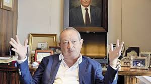 ووجه أحد متابعي السوشيال ميديا على موقع التواصل الاجتماعي تويتر، سؤالا لرجل الأعمال نجيب ساويرس، نقلا عن سمير زاهر رئيس. Ù†Ø¬ÙŠØ¨ Ø³Ø§ÙˆÙŠØ±Ø³ Ø£Ù†Ø§ ÙˆØ¹Ø§Ø¦Ù„ØªÙ‰ Ø³Ù†Ø¶Ø® Ø§Ø³ØªØ«Ù…Ø§Ø±Ø§Øª Ø¶Ø®Ù…Ø© ÙÙ‰ Ø§Ù„Ø§ØªØµØ§Ù„Ø§Øª ÙˆØ§Ù„Ø³ÙƒØ± ÙˆØ§Ù„Ø¨Ù†ÙˆÙƒ Ø§Ù„ÙˆØ·Ù†