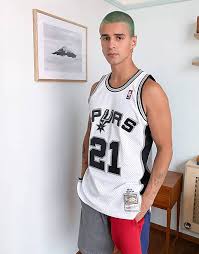 Tim duncan, american collegiate and professional basketball player who led the san antonio spurs of the national basketball association (nba) to five alternative titles: Mitchell Ness Nba San Antonio Spurs Tim Duncan 98 99 Swingman Jersey In White Asos