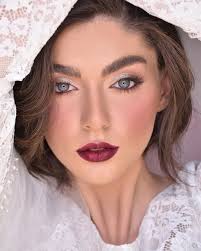 رژ های پر رنگ همیشه به صورت آدم میشینه یه جوری که انگار رنگی به جز اون وجود نداره اینجا که اینطوریه Wedding Makeup Style Wedding Makeup Artist Wedding Makeup