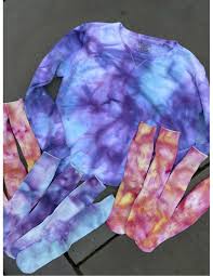 Now made with 100% cotton for a brighter and higher quality hoodie! How To Tie Dye A Sweatshirt At Home Popsugar Fashion