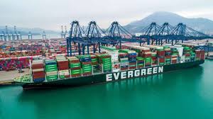 埃伯斯邁耶對漂流物極有研究熱情，在他架設的網站上，可以看見他追蹤各式各樣的海洋漂流物，有軍械、馬桶座、毒品、浮屍。但幾十年前的船運公司其實不太樂意談論貨櫃掉落的意外，畢竟這涉及責任問題。貨物丟失一般會由船東、船公司、承銷商等關係方透過庭外協商解決。而長桂輪舷外12個貨櫃掉落，對於一趟已經承保意外險的貨運來說，是相當小規模的損失，因此不會有太多公開紀錄。 得知近3萬個玩具落海之後，埃伯斯邁耶聯繫了塔科馬港與福喜兒公司，找出這批貨物搭上哪艘船，然後設法讓長桂輪披露訊息。船公司擔心壞事傳千里，但他強調自己純粹出於科學研究興趣，總算說服對方讓他登船。他遇到暴風雨事故當晚掌舵的船長，拿到貨櫃掉落地點的坐標：北緯44.7度，東經178.1度，正好在國際換日線附近，北太平洋阿留申群島（aleutian islands）南方。 作家霍恩著手研究小鴨艦隊漂流時，主動找上埃伯斯邁耶，希望他指點關於貨輪來歷的迷津，「他不想告訴我那個名字，這是一個秘密，但我最終破解了，就是長榮海運。」於是，霍恩與埃伯斯邁耶耗費十幾年尋找小鴨艦隊環遊世界的蹤跡，他們說這批掉落海中的玩具其實很容易確認，第一，它們已經停產；第二，它們有商標；第三，它們長期泡浸海水後，會褪成白色。 「潮起潮落，總有收穫。」（may the tides be good to you.）時至今日，埃伯斯邁爾仍打算繼續尋找剩下的黃色小鴨、綠色青蛙、紅色河狸或藍色烏龜。 é•·æ¦®çŽ‡å…ˆé™½æ˜Žè¡ç ´2å­—é ­çºŒå¯«æ–°é«˜äºŒå®¶æ³•äººä¸Šä¿®ç›®æ¨™åƒ¹ Anueé‰…äº¨ å°è‚¡æ–°èž