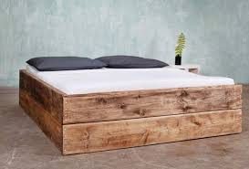 Bauholz Bett Changy 160 X 200 Cm Etsy Klassisches Schlafzimmer Rustikales Bett Bauen Mit Holz