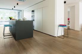 Haro Parkett Landhausdiele 4000 Eiche Puro Braun Markant Strukturiert 4v Fase Natur Geolt Parkett Landhausdiele Parkett Landhausdiele