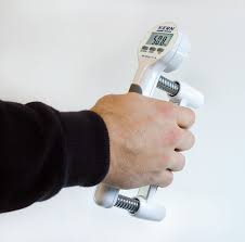• ask the participant to squeeze the dynamometer with as much force as possible, being Hand Grip Dynamometer Map Kern Sohn Gmbh