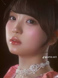 What are Mona's bangs called?