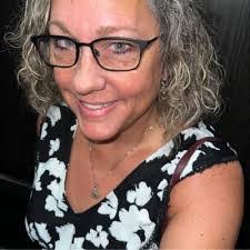 Kerry Petersen's Instagram, Twitter & Facebook