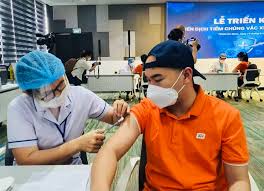 Các chợ truyền thống ở tp đà nẵng trong sáng 13/8 đông kín người đến mua nhu yếu phẩm; 2pieoungyr7ujm