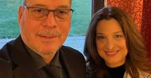 Nicholas Kass, fost spion american și eminență cenușie a Alexandrion Group,  preia conducerea interimară a NIC. Loialitatea acestuia față de Trump și  conexiunile din România