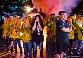 虎爺坐炮之眾人圍圈圈 瞧那右邊那位大哥得意著呢 xd concert