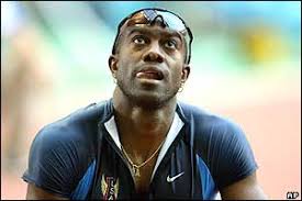 Allen Johnson of the US watches the replay of his 110m hurdles heat - _39456195_johnson_ap300x200