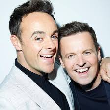 Margaret keenan, 90 ans, est la première femme recevant le vaccin pfizer/biontech à l'hôpital de coventry, en angleterre, ce mardi. This Morning 90 Year Old Margaret Keenan Has Become The Facebook