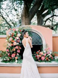 Are casqeding wedding bouquets out of style. Wedding Flower Trends 2021 Dried Flowers Sustainable Designs Bold Colors And More Wed Society