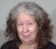 60-Year-Old Woman Gets A Professional Makeover And Even She Can't Recognize  Herself (pics👇💬)