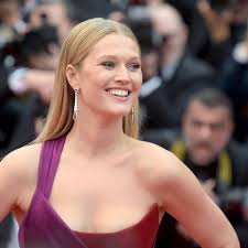 / května 1991) je populární německá zpěvačka, která se proslavila vítězstvím v esc 2010 se svou písní satellite. Lena Meyer Landrut Alle Fotos Auf Instagram Geloscht Gala De