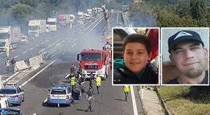 Genitori e figli morti nello schianto, emil in carcere ad arezzo. Padre E Figlio Di Caserta Morti Su A1 Tornavano Da Visita Medica Al Bimbo Il Mattino It