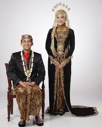 Riasan pengantin yang menggunakan paes . 5 Inspirasi Baju Pengantin Muslimah Adat Jawa Syar I Ningrat Nih