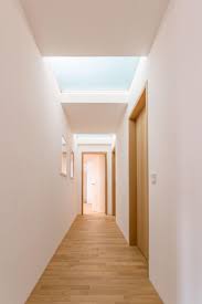 Flur Mit Oberlicht Architektur Detail Stadthaus Witt Von Baufritz Haus Hausbaudirekt De Oberlicht Stadthaus Haus Boden