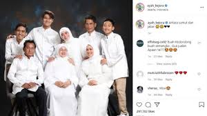 Acara lamaran lesti dan billar ini pun dihadiri oleh keluarga dan teman mereka. Slyfsldrxgo6dm