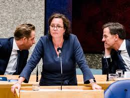 Staatssecretaris tamara van ark (vvd) vindt dat veilig werken in bedrijven met chemische stoffen meer prioriteit moet krijgen en beter wettelijk vanaf maandag 5 oktober ontvangt presentator bas van mulken wekelijks gasten uit de sportwereld om het weekend te bespreken en om vooruit te kijken naar. Tweede Kamer Stemt Voor Hoger Zorgsalaris Kabinet Doet Er Niks Mee