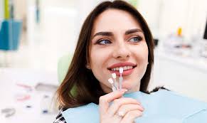 Tại sao làm răng sứ bị thâm nướu?