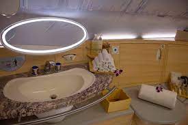 In my ranking late last year of the world's best first class products, i ranked emirates first class as the world's third best. Dusche In Der Emirates A380 First Class Weltreisender Net